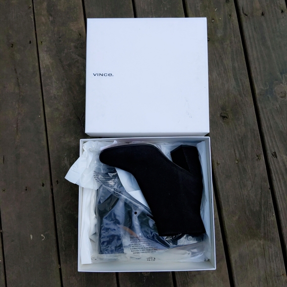 New! Vince Highbury Black Suede Block Heel Ankle Boots 37.5 39 - Picture 2 of 2